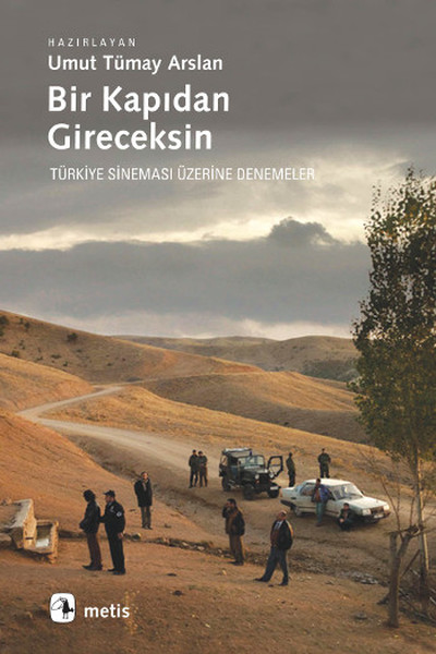 Bir Kapıdan Gireceksin: Türkiye Sineması Üzerine Denemeler Kitap Kapağı